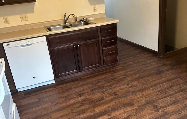 708-722 S River Road