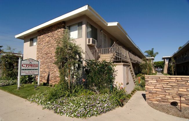 CYPRESS POINTE APARTMENTS