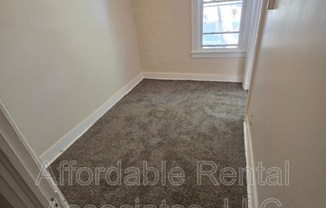 1643 S 7 ST