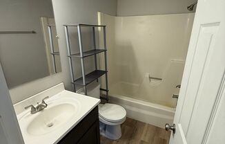 2 beds, 1 bath, $950, Unit Apt 23