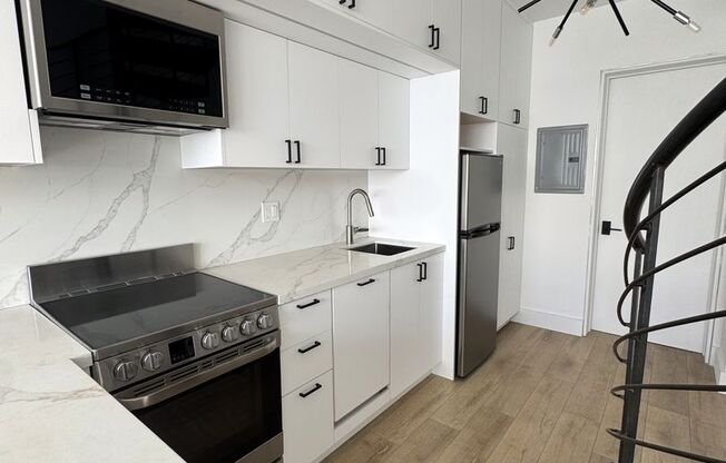 2420 3rd St. (Small Lot)