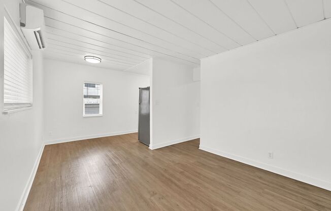 1 bed, 1 bath, $1,100, Unit 714