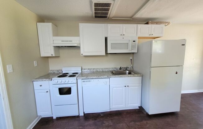 1 bed, 1 bath, 424 sqft, $850, Unit Unit A