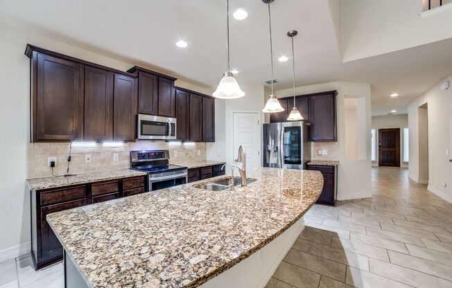 2999 sq ft 4 Bedroom 3.5 Bathroom 2 Story in Waterford Park!