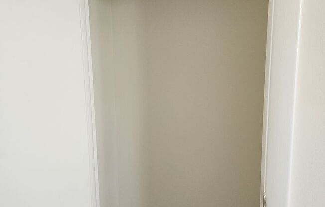 2 beds, 1 bath, 859 sqft, $1,450, Unit GL46005