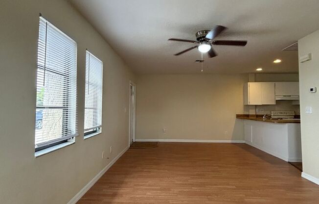 1/1 Apartment with Screen Lanai