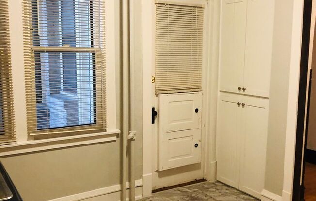 2 beds, 1 bath, 935 sqft, $1,525, Unit 3059 N Maryland Ave R, Milwaukee, WI 53211