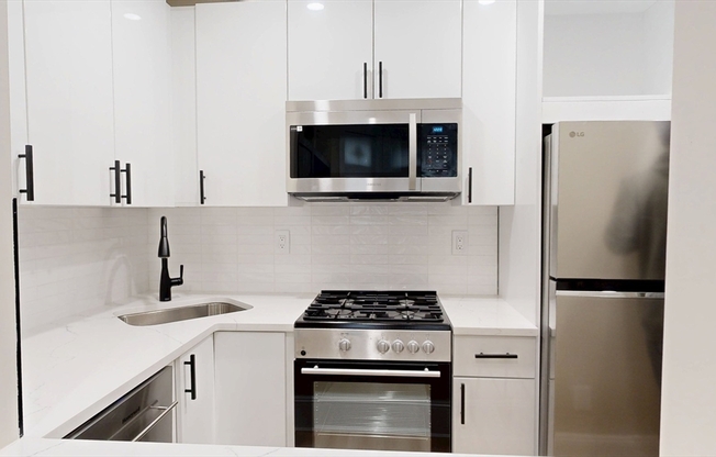 Studio, 1 bath, 330 sqft, $2,995, Unit 1