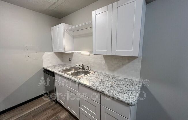 1242 E Cherry