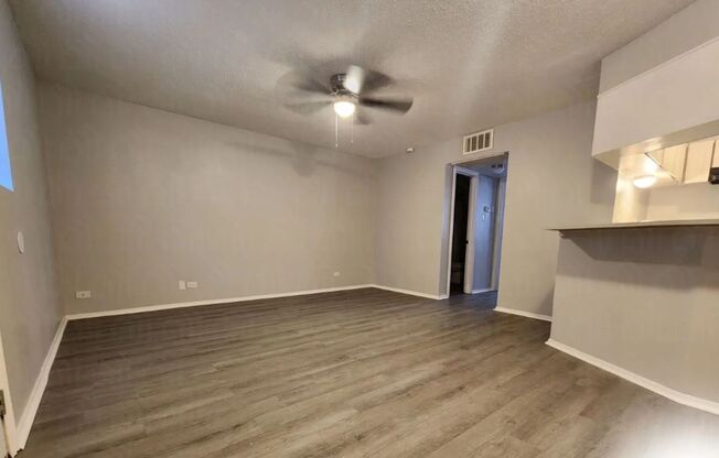 1 bed, 1 bath, 619 sqft, $620, Unit 27