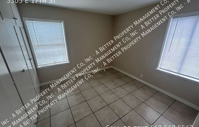3305 E 17 ST