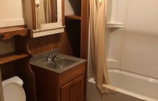 2 beds, 1 bath, $695, Unit C