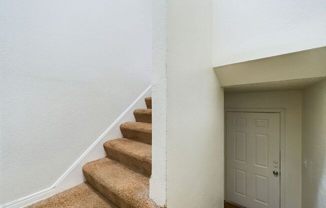 2 beds, 1 bath, 747 sqft, $700