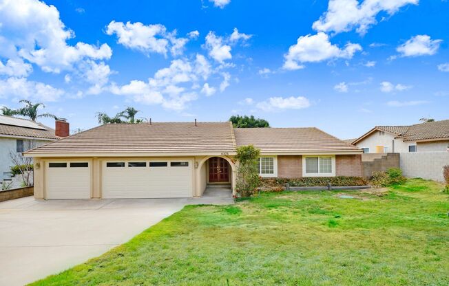 Single Story 4/2 Sprawling Estate w/ RV Parking, Covered Patio, & Bridal Trail Access for Lease!