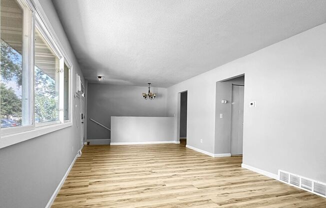 5358 Raymond Ave