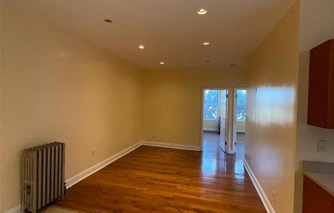 132 E 52 ST