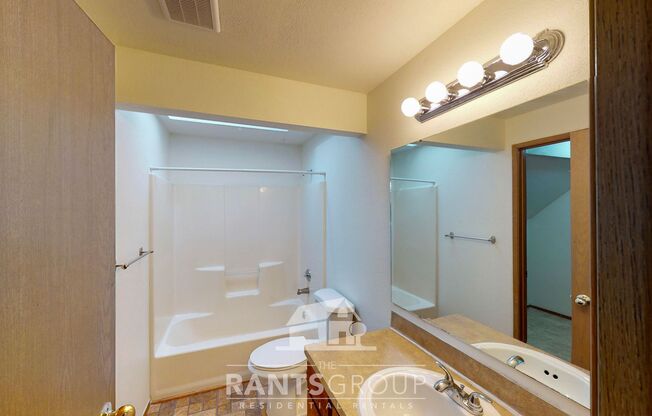 2 beds, 1.5 baths, $1,800, Unit #H-4