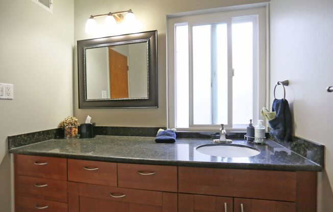 2 beds, 1 bath, $4,095, Unit A