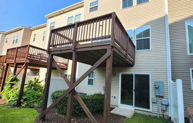 4 Bedroom Cary Townhome! Great Location, New Carpet & Paint Throughout!