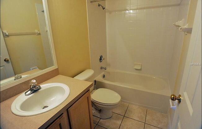 Lovely 4 bedrooms 2 and half baths Home in StoneyBrook Golf Community!