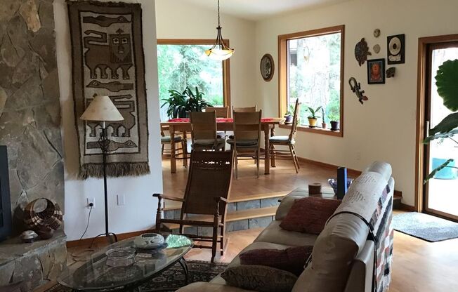 SEASONAL FURNISHED SHORT TERM RENTAL Offering Great Vibe! ALL UTILITIES PAID BY THE SELLER...