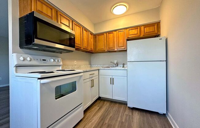 2 beds, 1 bath, $1,595, Unit Apt C3