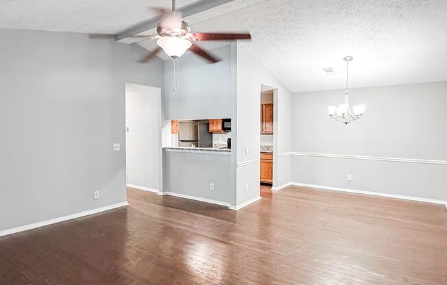 2 bed/2 bath condo in great Roswell location