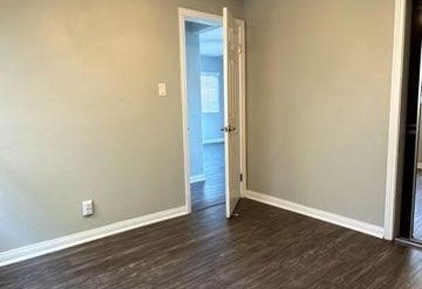 2 beds, 1 bath, 800 sqft, $2,400, Unit 318-03