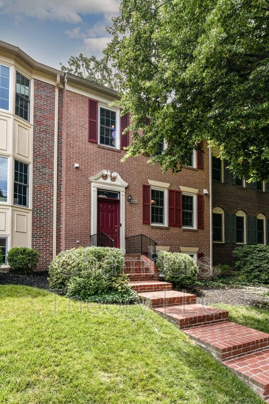6862 WILLIAMSBURG POND CT