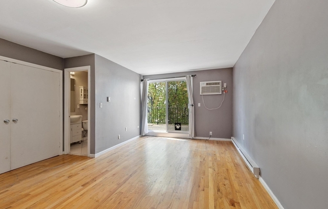 2 beds, 2 baths, 978 sqft, $2,900, Unit 5
