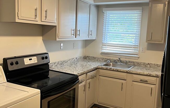 2 beds, 1 bath, 600 sqft, $1,175, Unit Post Avenue-826D