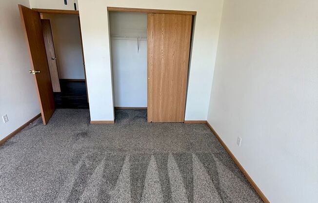2 beds, 1 bath, 1,012 sqft, $1,575, Unit 95-302
