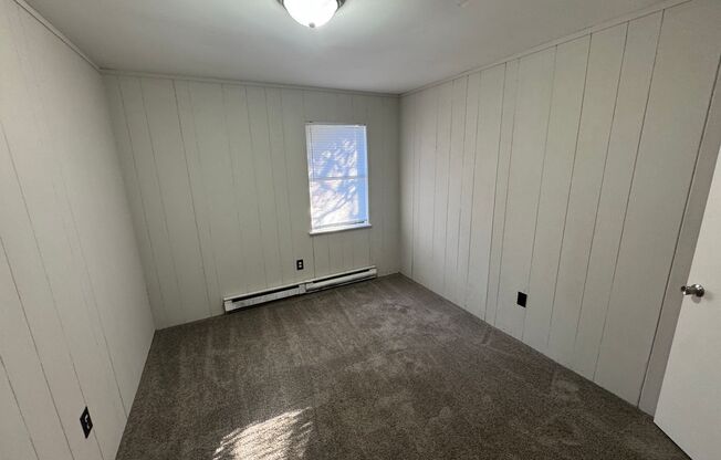 3 beds, 1 bath, $1,000