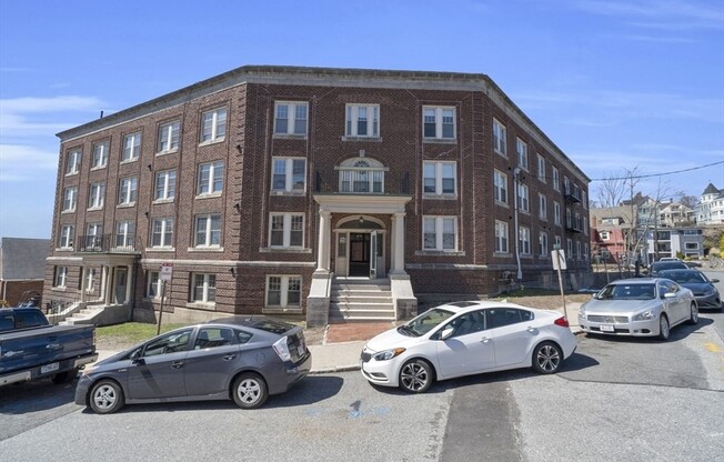 2 beds, 2 baths, 800 sqft, $3,000, Unit 305