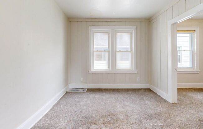 2 beds, 1 bath, 735 sqft, $900, Unit Unit 4
