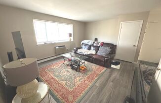 2 beds, 1 bath, $1,400, Unit 112