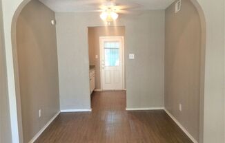 2 beds, 1 bath, 905 sqft, $1,129