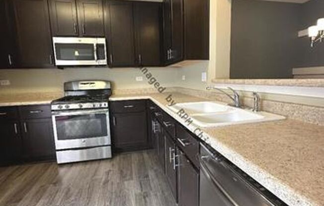 649 Cary Woods Cir Cary, IL 60013