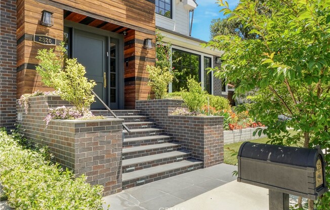 2520 LA CONDESA DR