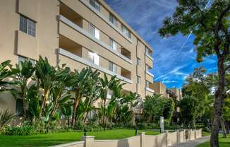 Apartment Building in Beverly Hills