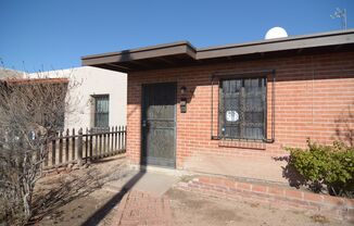 Great South Tucson Location! Charming 1 Bedroom 1 Bath Duplex!