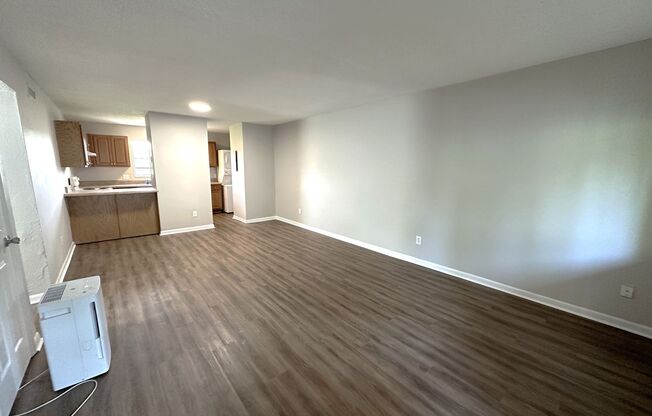 MODERN 2/1 TWN 2nd Story Unit w/ Washer/Dryer! Walk to Downtown! $1150/month Avail NOW!