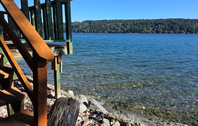 Waterfront Home in Illahee!