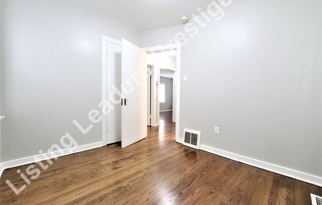 2 beds, 1 bath, $875