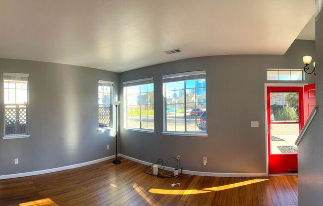 REMODELED 1500sf 4BR/2.5BA Oak Center/West Oakland Home Minutes from Emeryville, Downtown, 80, 580, 880, 980 Fwy's