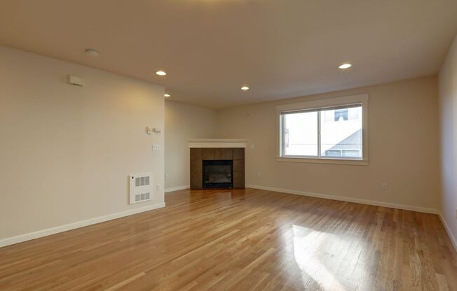 Northgate 3 Bedroom Townhouse in the Perfect Location!
