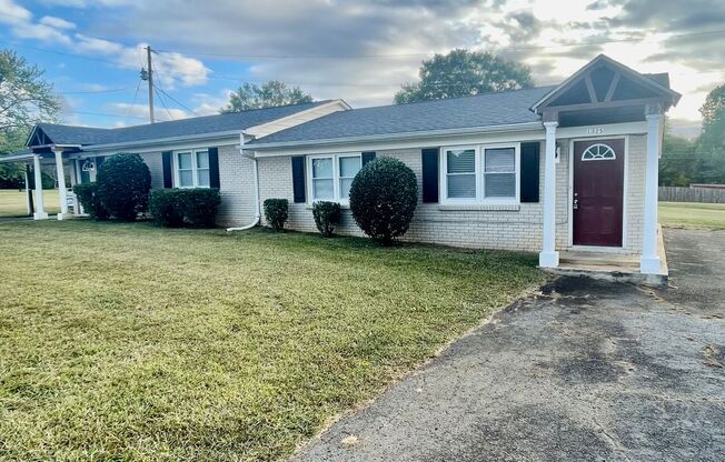 This lovely 2 bedroom 1 bath duplex is located in Stanley off Sifford Rd