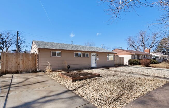 Cozy remodeled 3bdrm 1 bath home in great central location