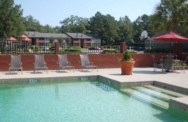 Three Oaks Apartments Pool