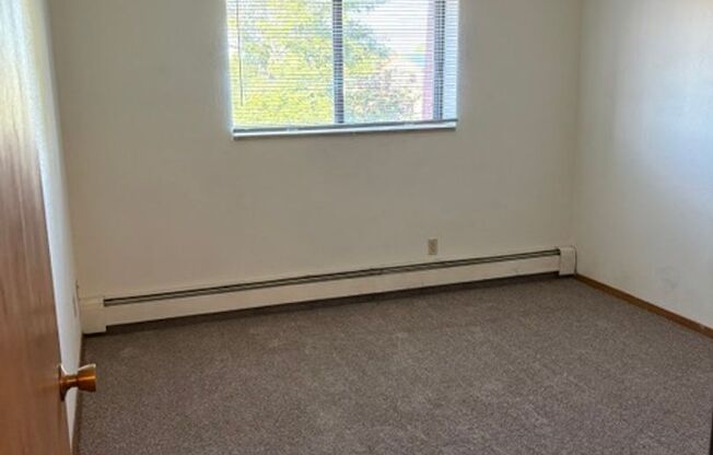 2 beds, 1 bath, 750 sqft, $850, Unit 78